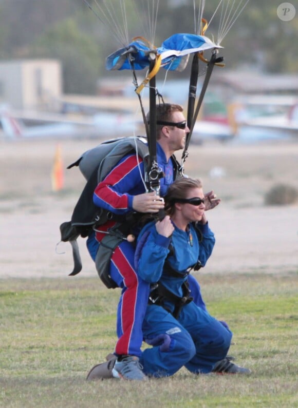 LeAnn Rimes saute en parachute en Californie, le 11 novembre 2013.