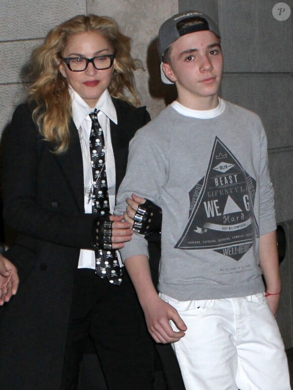 Madonna et Rocco Ritchie dans les rues de New York, le 8 novembre 2013.