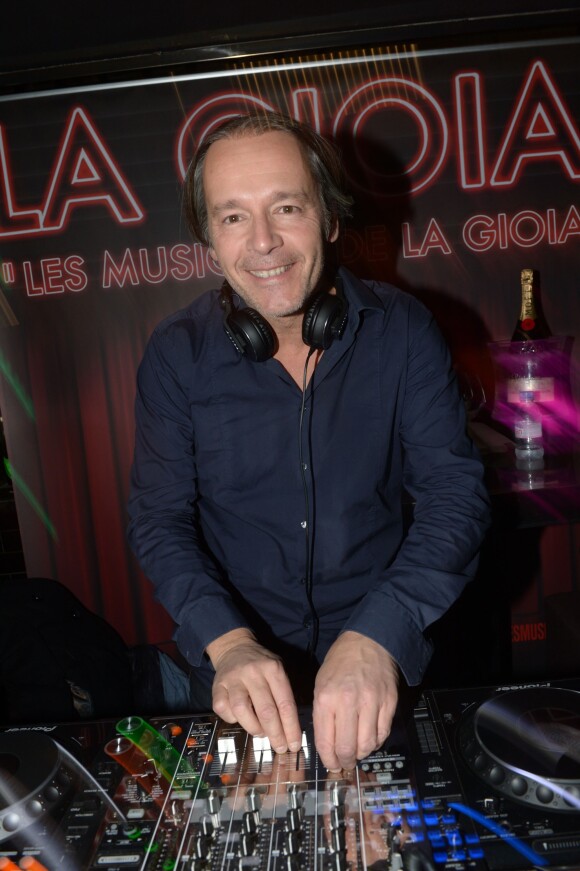 Jean-Michel Maire aux platines de la Gioia pour le And Friends Exclusive DJ set, à Paris le 13 novembre 2013.