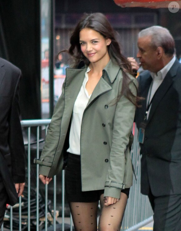 La pétillante Katie Holmes arrive aux studios ABC pour l'émission "Good Morning America" à New York. Le 9 octobre 2013