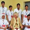 Camilla Parker Bowles lors de sa visite à l'école d'infirmières et d'infirmiers d'Ernakulam à Kochi le 12 novembre 2013