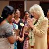 Camilla Parker Bowles lors de sa visite à l'école d'infirmières et d'infirmiers d'Ernakulam à Kochi le 12 novembre 2013