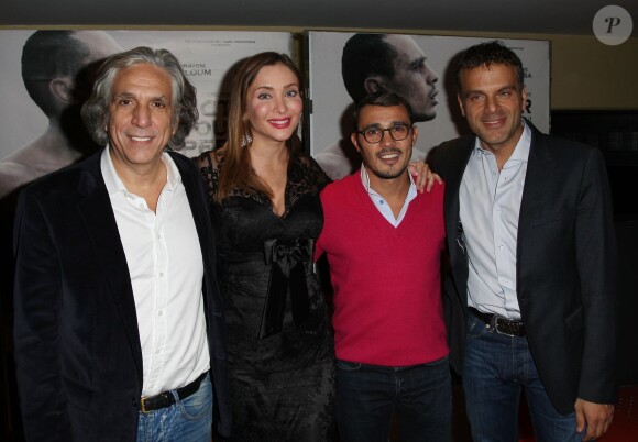 Jacques Ouaniche, Isabella Orsini (enceinte), Brahim Asloum et Steve Suissa lors de l'avant-première du film Victor "Young" Perez à Paris le 14 novembre 2013