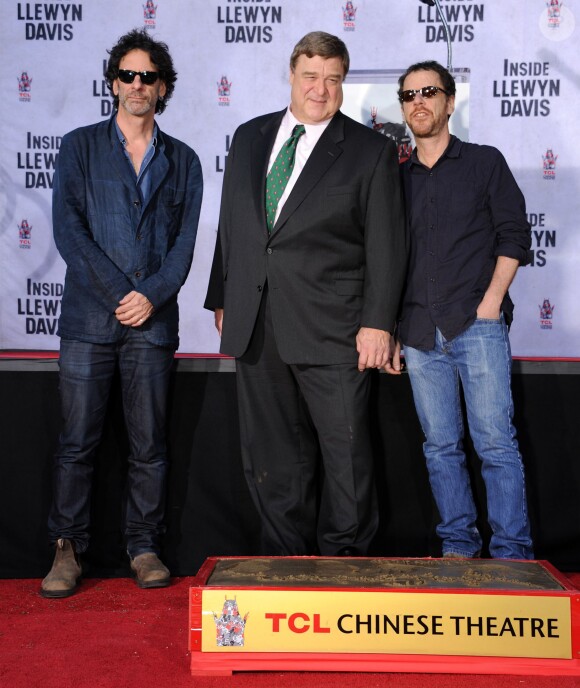 Joel Coen, John Goodman et Ethan Coen lors de l'hommage de l'acteur au Chinese Theater à Los Angeles le 14 novembre 2013