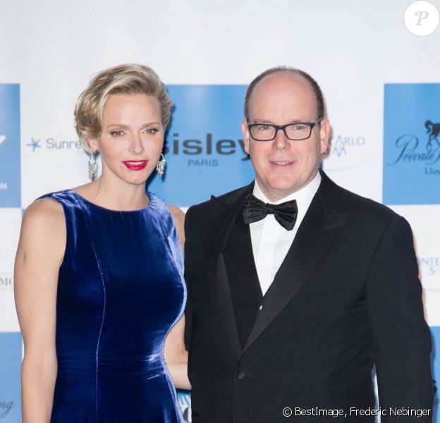 La princesse Charlene de Monaco et son mari le prince Albert II de Monaco au Diner de gala annuel de charité MONAA (Monaco Against Autism) au Sporting Club de Monaco. Le 15 Novembre 2013.