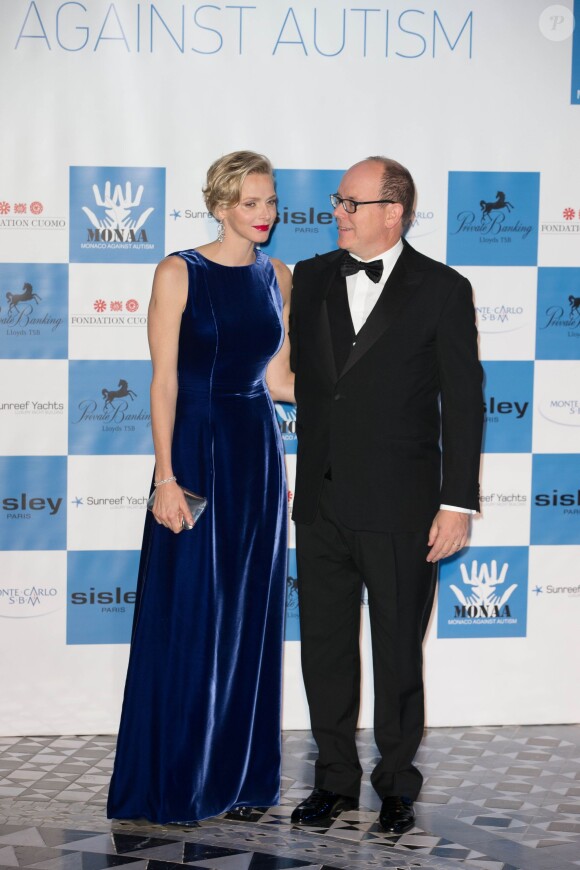 La princesse Charlene de Monaco et son époux le prince Albert II de Monaco au Diner de gala annuel de charité MONAA (Monaco Against Autism) au Sporting Club de Monaco. Le 15 Novembre 2013.