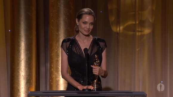 Angelina Jolie reçoit un Oscar : Brad Pitt ému aux larmes et Maddox si fier
