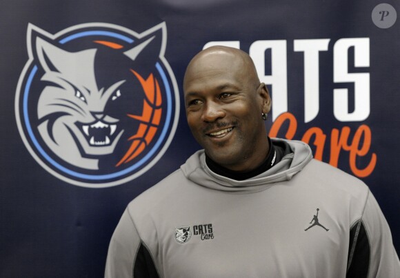 Michael Jordan lors d'une conférence de presse à la West Charlotte High School de Charlotte, le 21 mars 2013