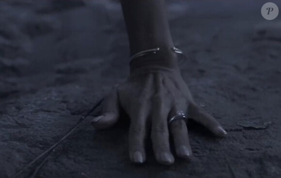 Jada Pinkett Smith dans le clip de "Stuck" de son groupe Wicked Wisdom, mis en ligne le 17 novembre 2013.