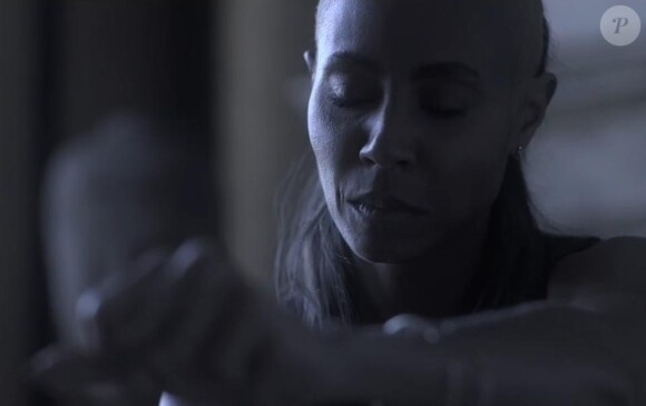 Jada Pinkett Smith dans "Stuck" le clip de son groupe Wicked Wisdom, mis en ligne le 17 novembre 2013.