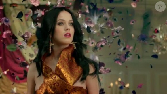 Katy Perry sublime dans son nouveau clip "Unconditionally", dévoilé le 20 novembre 2013.