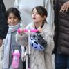 La jolie Suri Cruise fait de la trottinette à New York City, le 19 novembre 2013