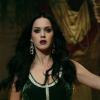 Katy Perry dans le clip de Unconditionally.
 