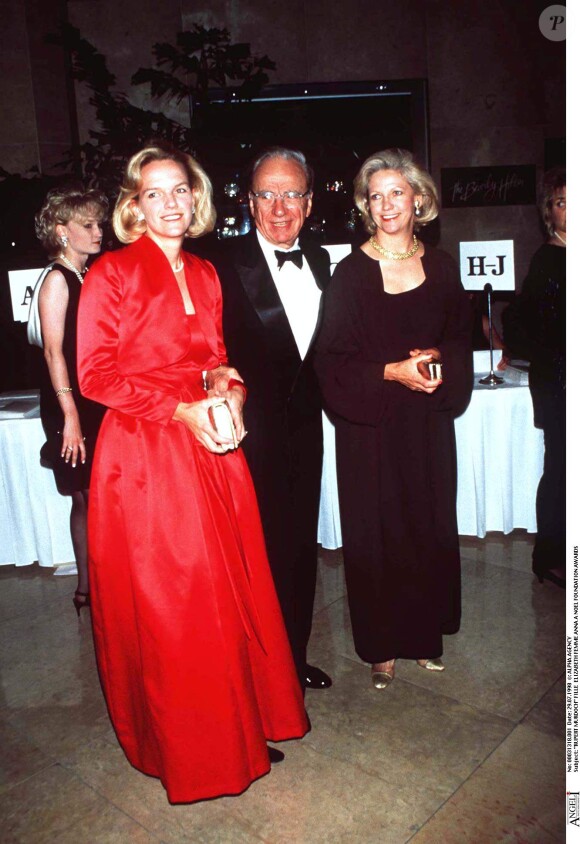 Rupert Murdoch avec sa fille Elizabeth et son ex-femme Anna le 29 juillet 1998.