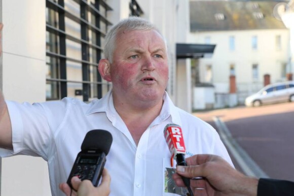 Thierry Olive, interviewé à la sortie du tribunal de Coutances, en Basse-Normandie, le mercredi 28 août 2013.