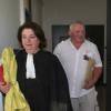 Thierry Olive et son avocate au tribunal de Coutances, en Basse-Normandie, le mercredi 28 août 2013.