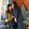 Jennifer Lopez et John Corbett s'embrassent sur le tournage de "The Boy Next Door" à Los Angeles, le 23 novembre 2013.
