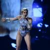 Miley Cyrus sur la scène des 41e American Music Awards au Nokia Theatre de Los Angeles, le 24 novembre 2013.