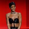 Rihanna sur la scène des 41e American Music Awards au Nokia Theatre de Los Angeles, le 24 novembre 2013.
