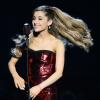 Ariana Grande sur la scène des 41e American Music Awards au Nokia Theatre de Los Angeles, le 24 novembre 2013.