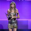 Taylor Swifts sur la scène des 41e American Music Awards au Nokia Theatre de Los Angeles, le 24 novembre 2013.