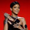Rihanna sur la scène des American Music Awards au Nokia Theatre de Los Angeles, le 24 novembre 2013.