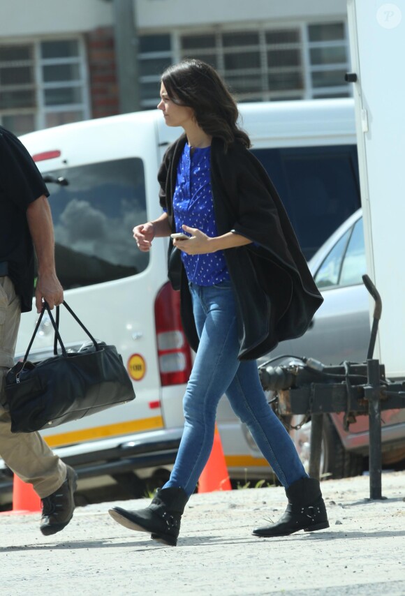 Exclusif - Katie Holmes à son hôtel à Cape Town. Le 23 novembre 2013.