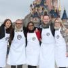 Les Candidats de 'MasterChef' de l'émission de TF1, Frédéric, Marie-Hélène, May-Cécile, Christophe et Shirley s'associent avec le Secours Populaire afin d'offrir une journée à Disneyland Paris pour 25 enfants issus de familles aidées par l'association. Le 23 novembre 2013.