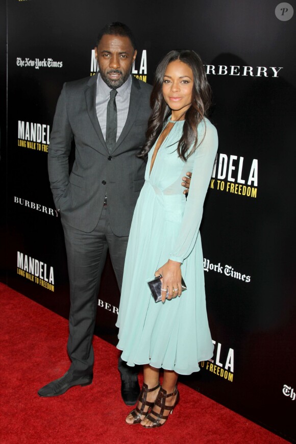 Idris Elba et Naomie Harris lors de la première de Mandela: Long Walk To Freedom au Ziegfeld Theatre à New York le 25 novembre 2013.