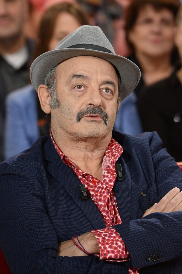 Louis Chedid lors de l'enregistrement de l'émission "Vivement Dimanche" à Paris, le 26 novembre 2013. L'émission sera diffusée le 1er decembre 2013.