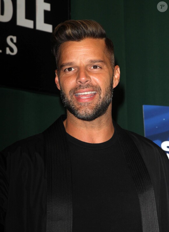 Ricky Martin dédicace son livre Santiago The Dreamer chez Barnes and Noble à New York, le 13 novembre 2013.