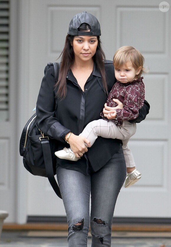 Kourtney Kardashian et sa fille Penelope à Beverly Hills, le 20 novembre 2013.