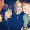 Jennifer Aniston a pris la pose avec le chanteur Ed Sheeran, le 28 novembre 2013.