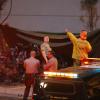 Les autorités intervenant et examinant la scène de l'accident fatal à l'acteur Paul Walker, star de Fast and Furious, tué à 40 ans dans le crash d'une Porsche GT dont il était le passager, le 30 novembre 2013 à Santa Clarita (nord de Los Angeles).