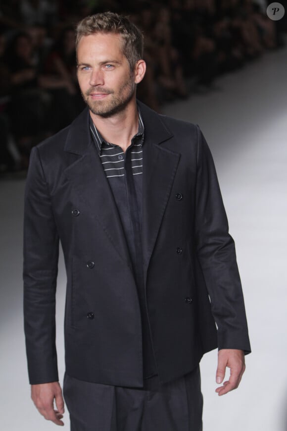 Paul Walker lors du defilé "Colcci" à São Paulo le 21 mars 2013