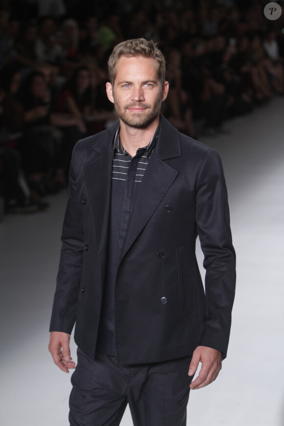 Paul Walker lors du defilé "Colcci" à São Paulo le 21 mars 2013