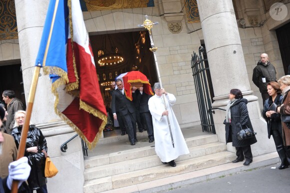 Obsèques cérémonielles de Lucien Neuwirth, ''père'' de la pilule contraceptive décédé le 26 novembre à 89 ans, célébrées vendredi 29 novembre 2013 en l'église Saint-François-de-Sales, dans le 17e arrondissement de Paris.