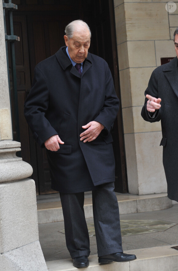 Charles Pasqua aux obsèques de Lucien Neuwirth, ''père'' de la pilule contraceptive décédé le 26 novembre à 89 ans, célébrées vendredi 29 novembre 2013 en l'église Saint-François-de-Sales, dans le 17e arrondissement de Paris.