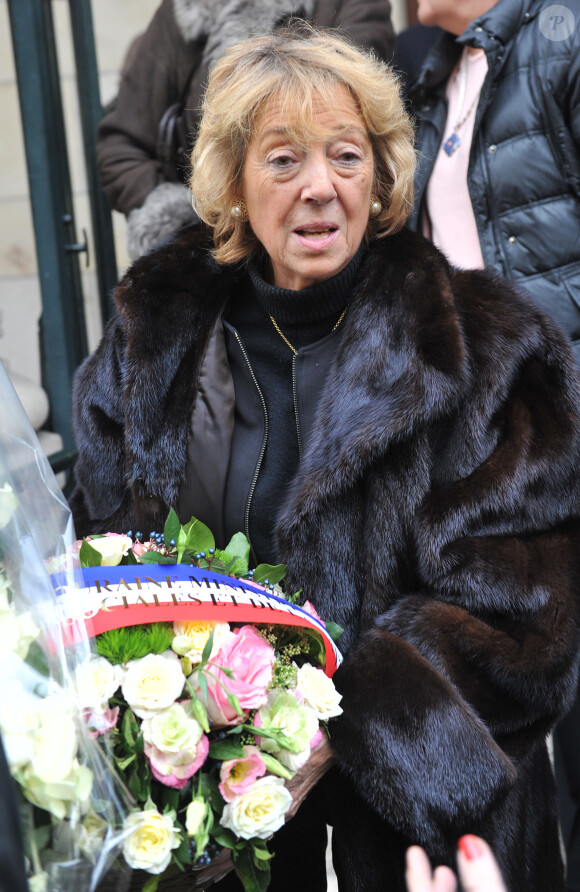 Sophie Huet aux obsèques de son époux Lucien Neuwirth, ''père'' de la pilule contraceptive décédé le 26 novembre à 89 ans, célébrées vendredi 29 novembre 2013 en l'église Saint-François-de-Sales, dans le 17e arrondissement de Paris.