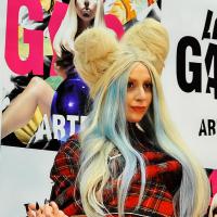 Lady Gaga : Excentrique avec ses délirantes Gagadolls, la star se dédouble !