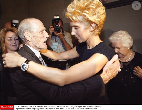 Céline Dion assiste à un gala hommage au parolier Eddy Marnay, avec son père Adhémar et sa mère Thérèse à Gatineau au Québec le 9 juillet 2003.