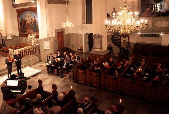 La princesse Marie de Danemark assistait dimanche 1er décembre 2013 à un service et un concert à l'occasion de la Journée mondiale de la lutte contre le sida en l'église de la Trinité à Copenhague.