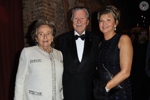 Bernadette Chirac, Bruno Roger et la Baronne Myriam Ullens de Schootenau gala de la Fondation Mimi le 30 novembre 2013. 
