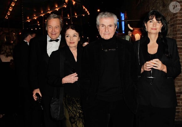 Anouk Aimee, Claude Lelouch et sa compagne Valerie Perrin au gala de la Fondation Mimi le 30 novembre 2013. 