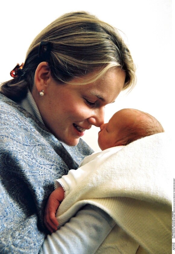 Portrait de la princesse Elisabeth de Belgique le 29 octobre 2001, quatre jours après sa naissance