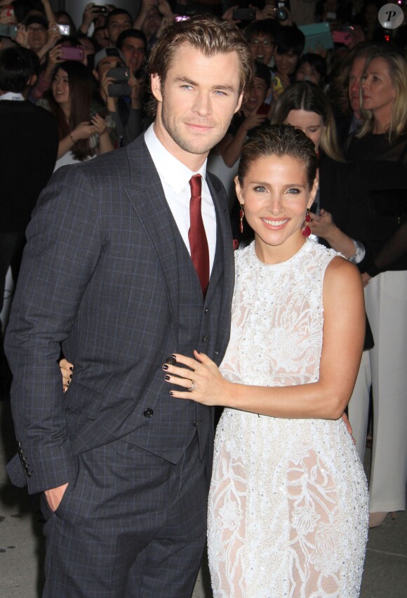 Elsa Pataky et son mari Chris Hemsworth lors de la première du film Rush à Toronto le 8 septembre 2013