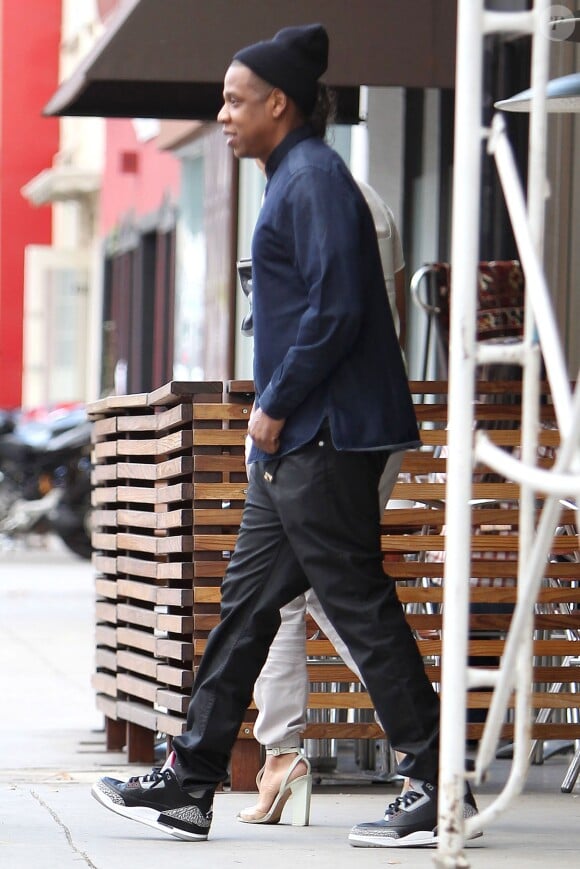 Jay Z, Beyoncé et leurs gardes du corps à Los Angeles. Le 3 décembre 2013.
