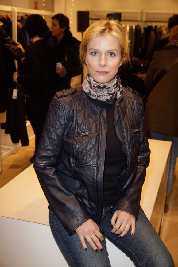 Karin Viard lors de l'inauguration d'une nouvelle boutique "Comptoir des Cotonniers" à Paris, le 5 décembre 2013.