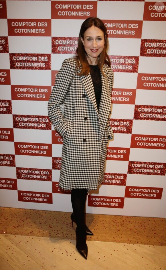 Elsa Zylberstein lors de l'inauguration d'une nouvelle boutique "Comptoir des Cotonniers" à Paris, le 5 décembre 2013.