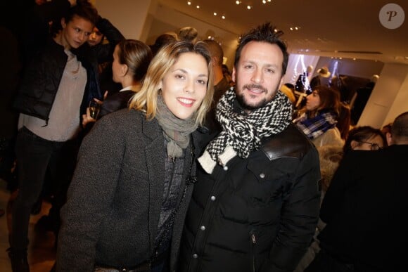 L'actrice Alysson Paradis et son petit ami lors de l'inauguration d'une nouvelle boutique "Comptoir des Cotonniers" à Paris, le 5 décembre 2013.